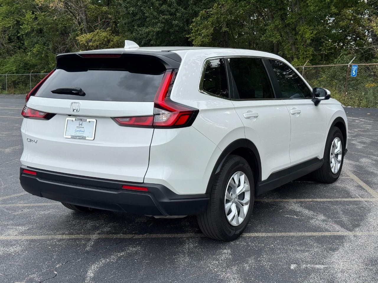 Honda CR-V Vehicle Full-screen Gallery Image 04
