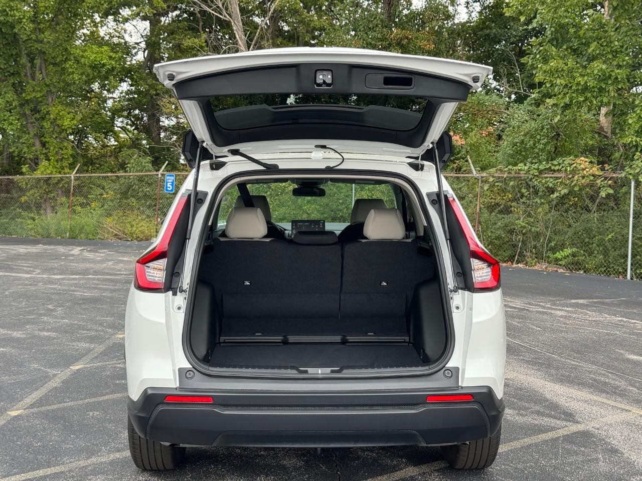 Honda CR-V Vehicle Full-screen Gallery Image 05