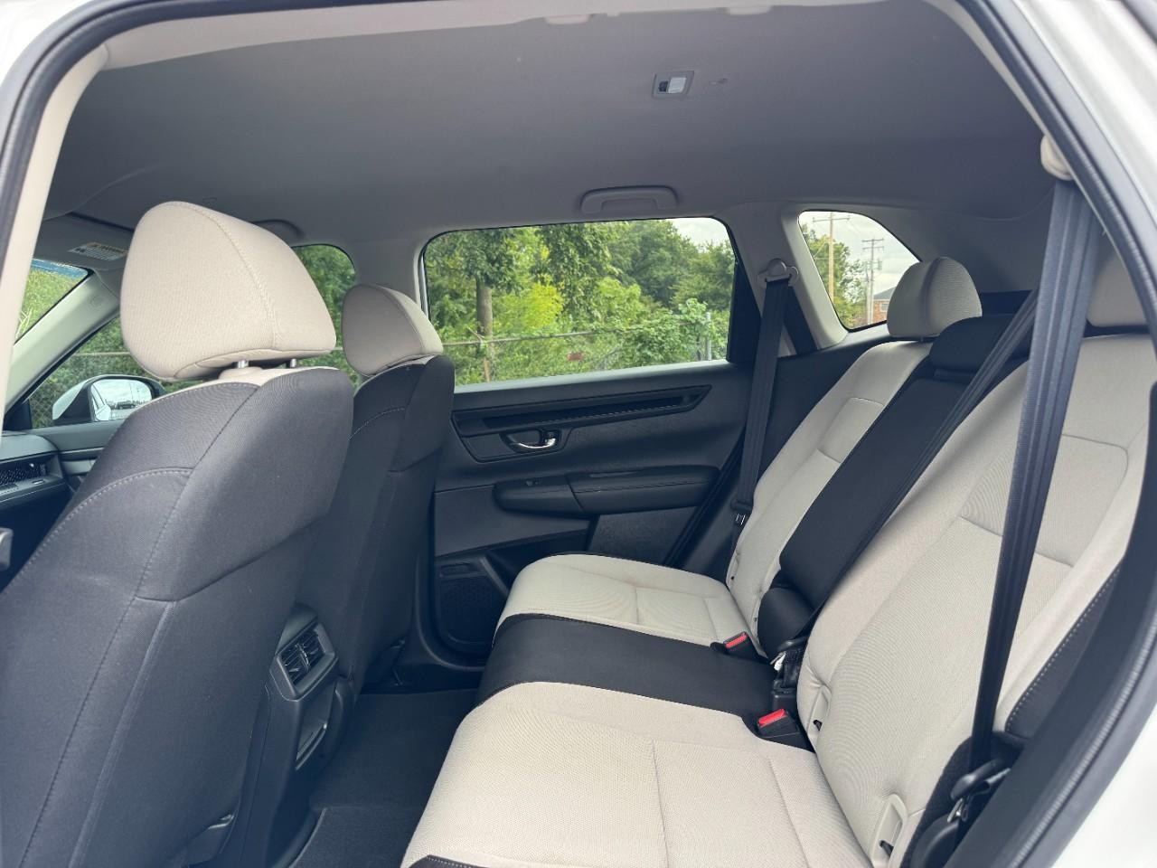 Honda CR-V Vehicle Full-screen Gallery Image 11