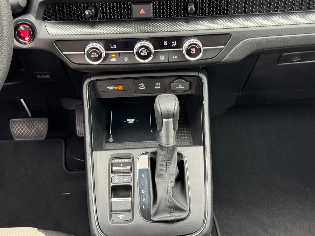 Honda CR-V Vehicle Full-screen Gallery Image 15