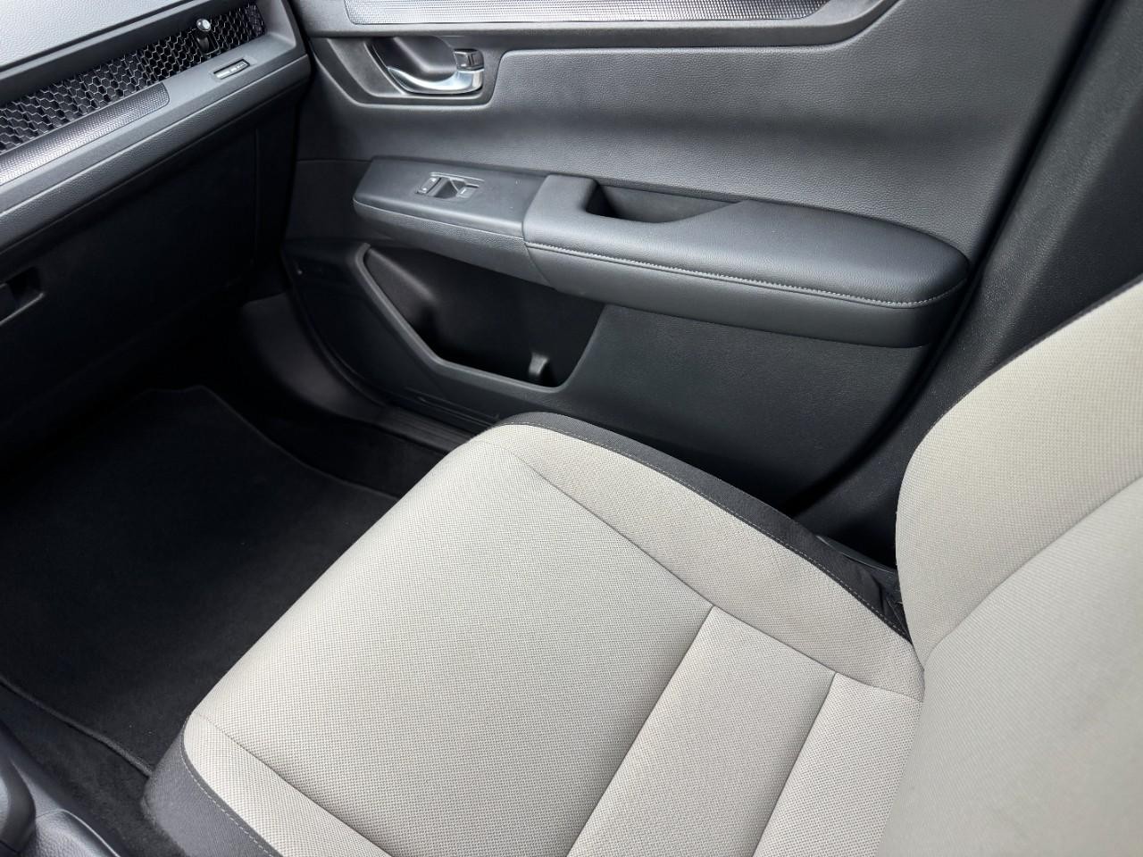 Honda CR-V Vehicle Full-screen Gallery Image 16