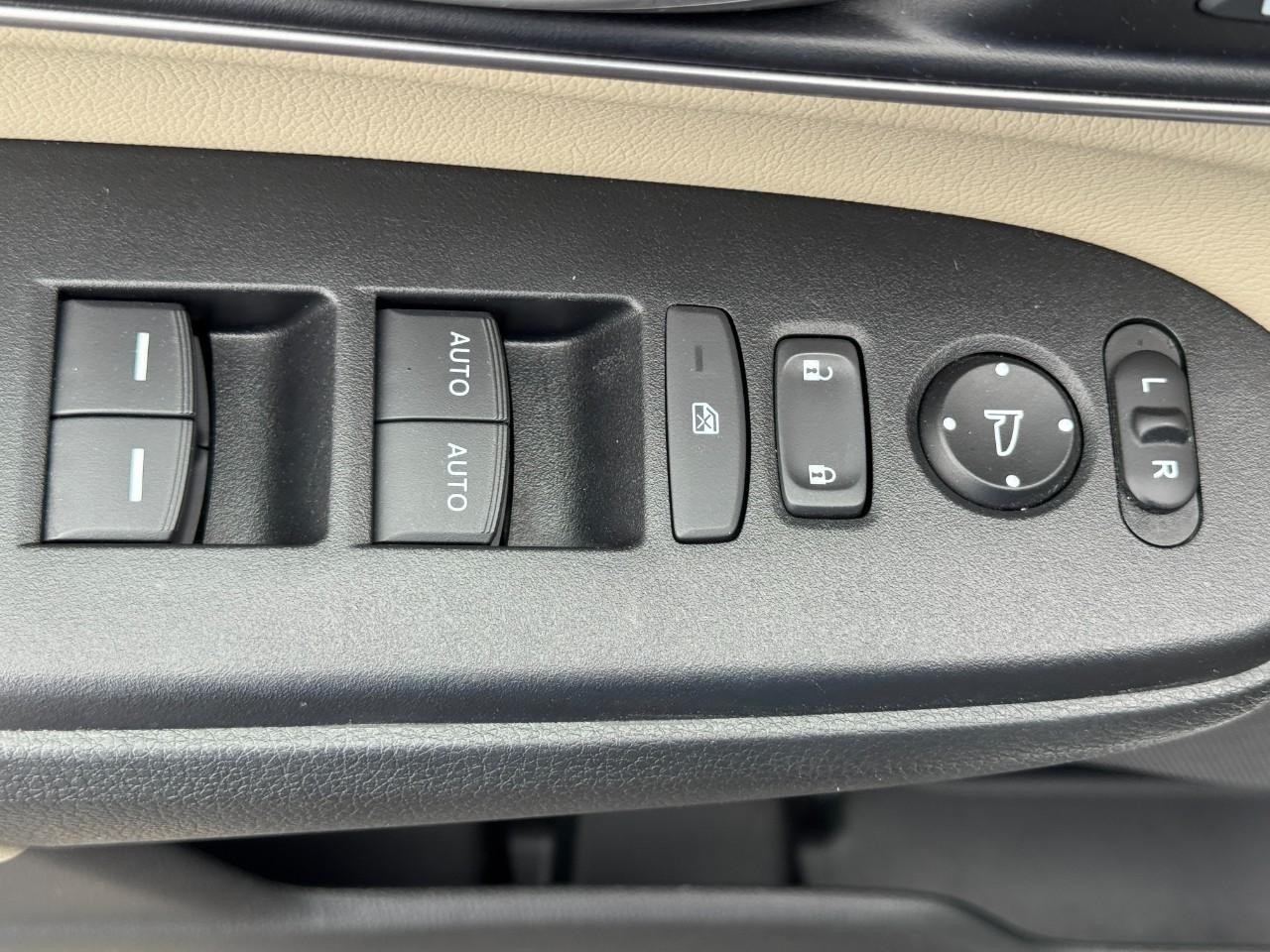 Honda CR-V Vehicle Full-screen Gallery Image 18