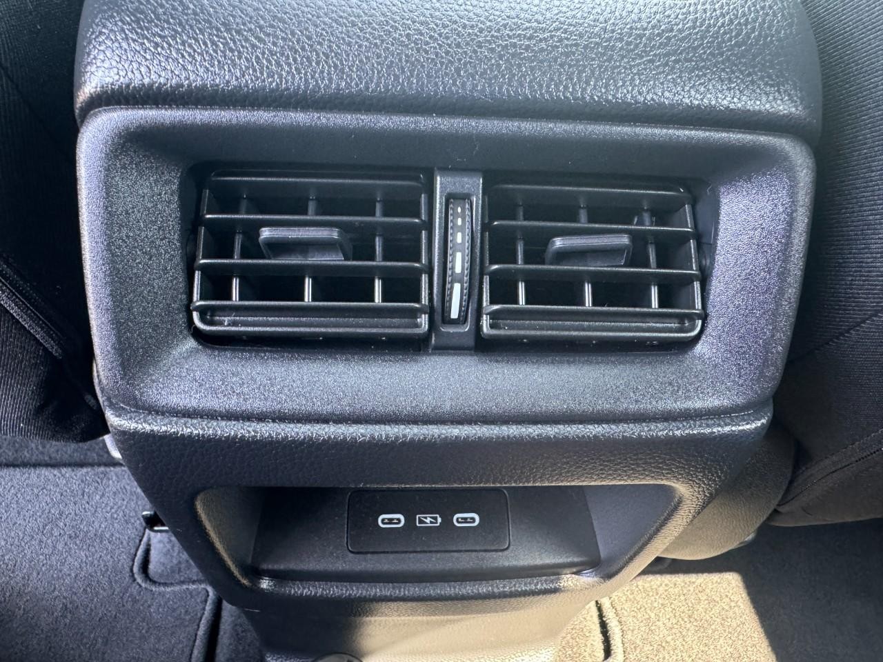 Honda CR-V Vehicle Full-screen Gallery Image 12