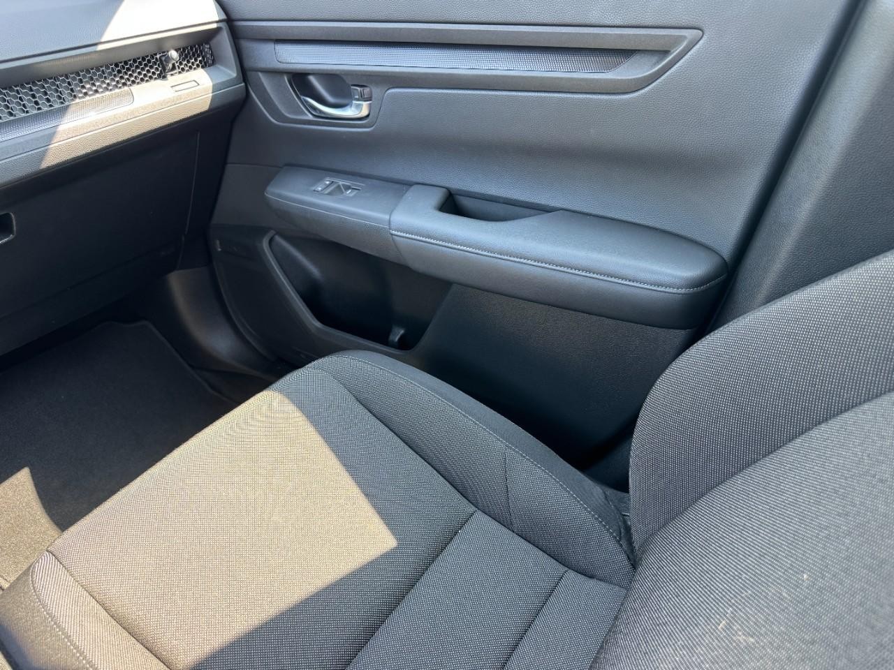 Honda CR-V Vehicle Full-screen Gallery Image 17