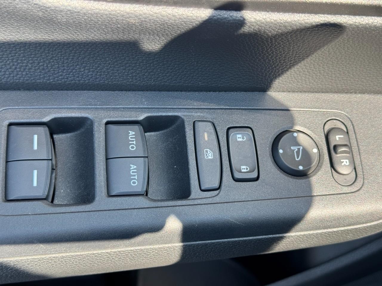 Honda CR-V Vehicle Full-screen Gallery Image 19