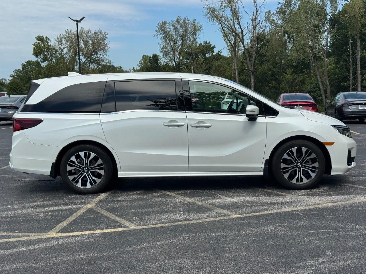 Honda Odyssey Vehicle Full-screen Gallery Image 03