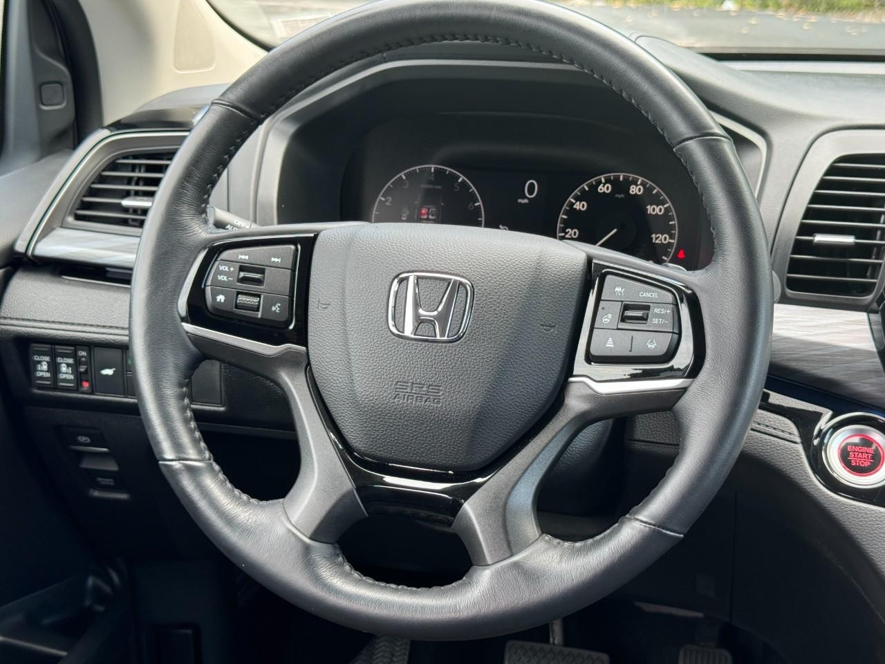 Honda Odyssey Vehicle Full-screen Gallery Image 15