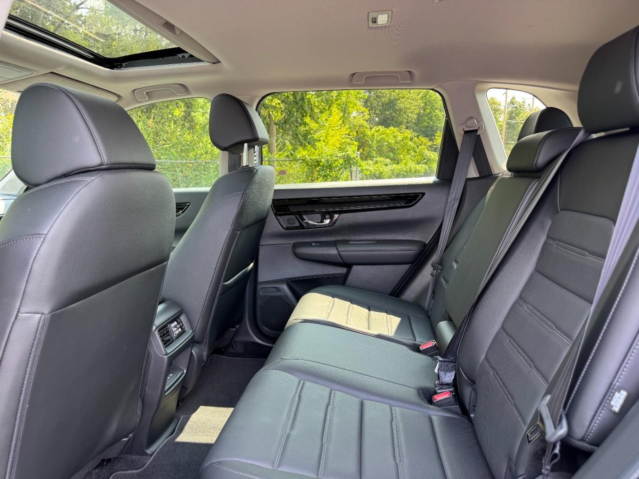 Honda CR-V Vehicle Full-screen Gallery Image 11