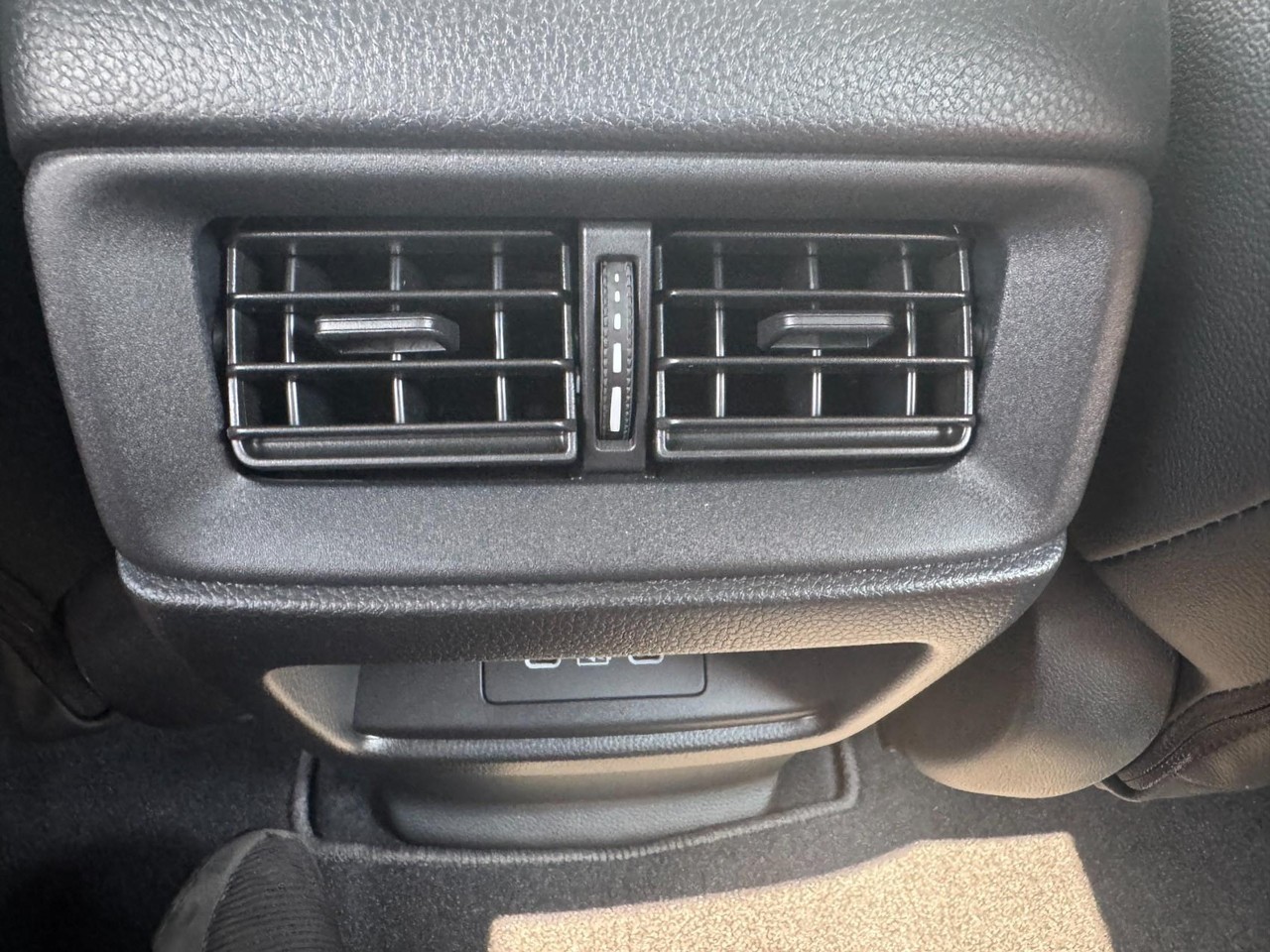 Honda CR-V Vehicle Full-screen Gallery Image 12