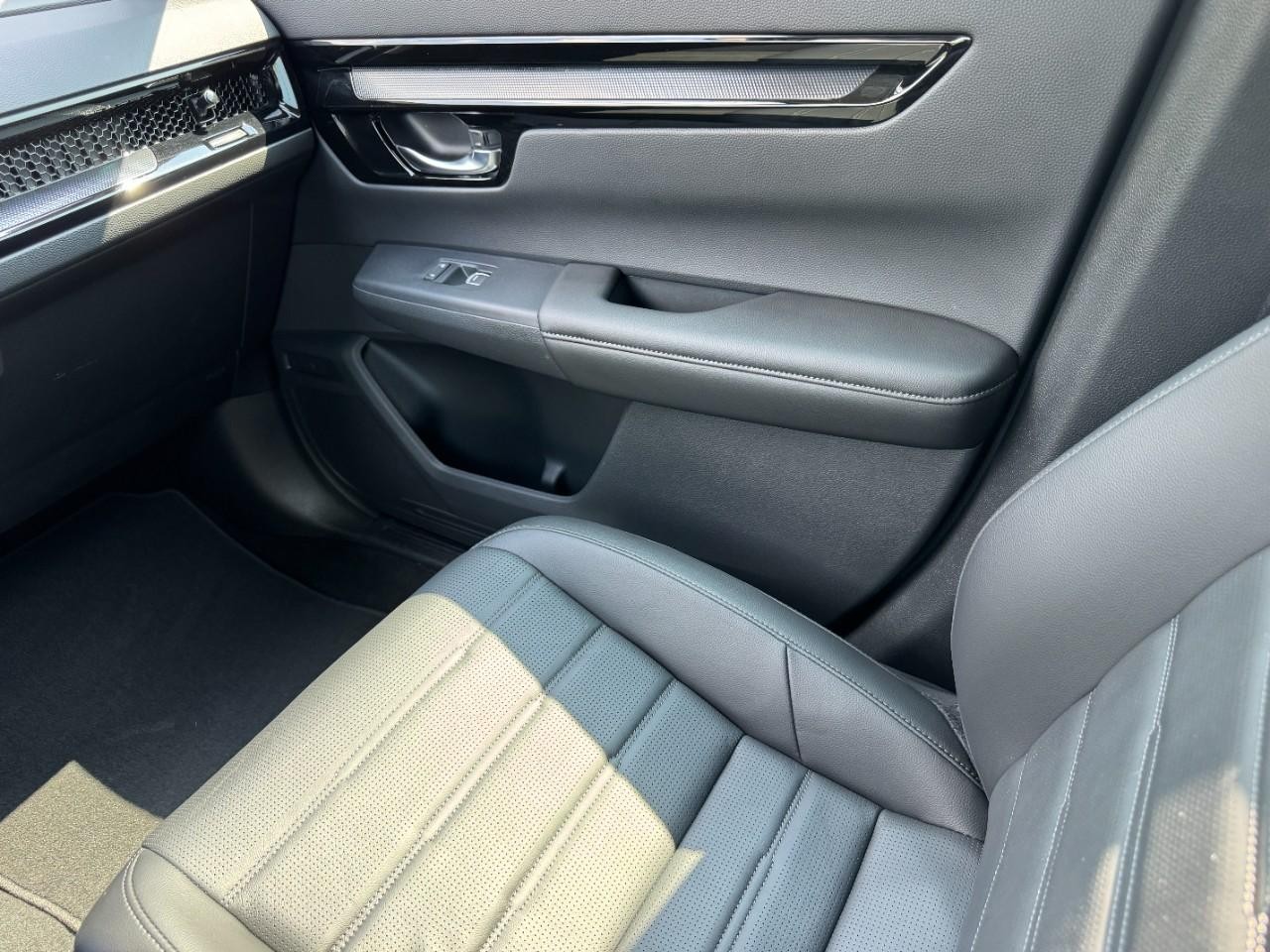 Honda CR-V Vehicle Full-screen Gallery Image 17