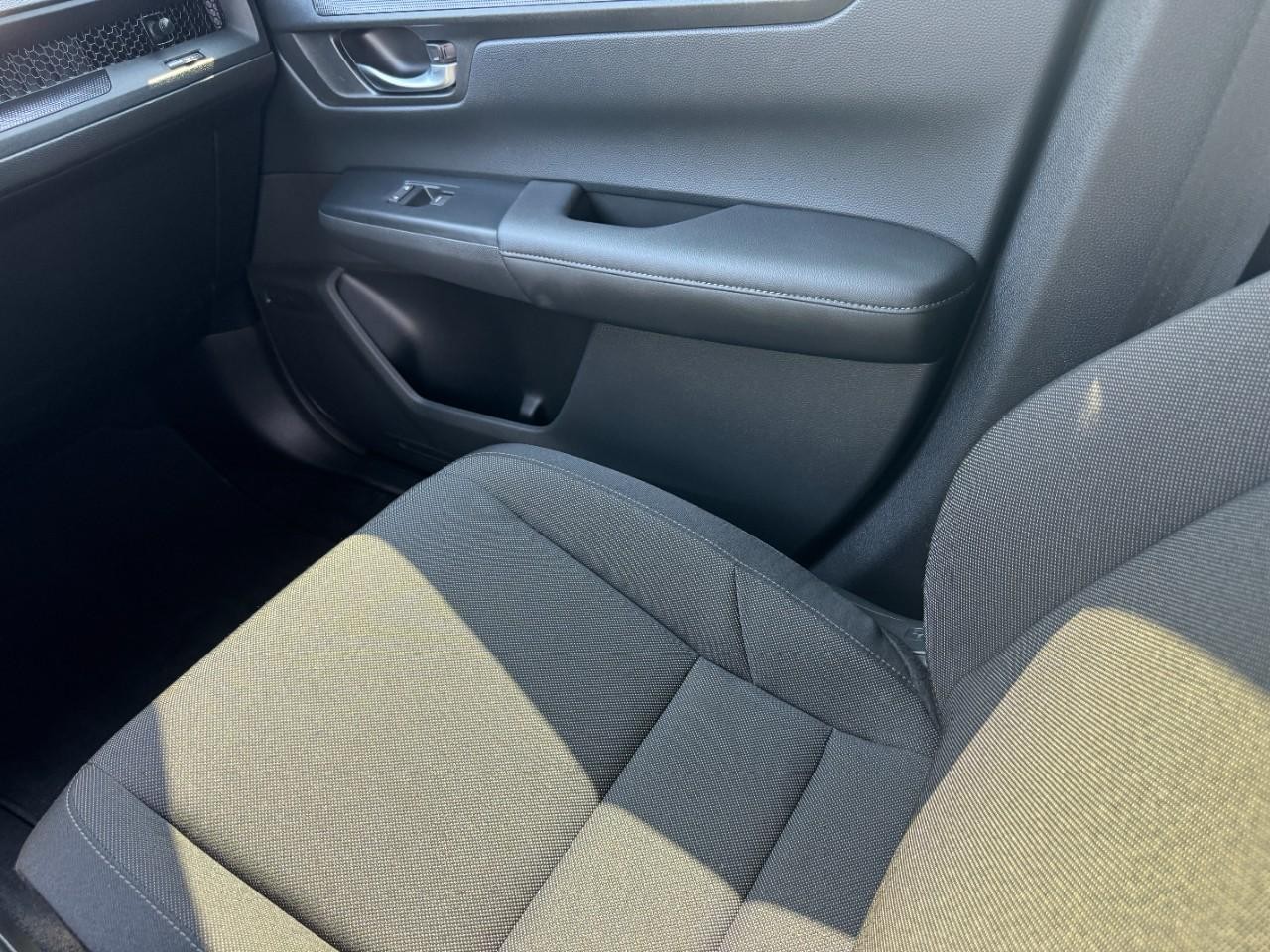 Honda CR-V Vehicle Full-screen Gallery Image 15
