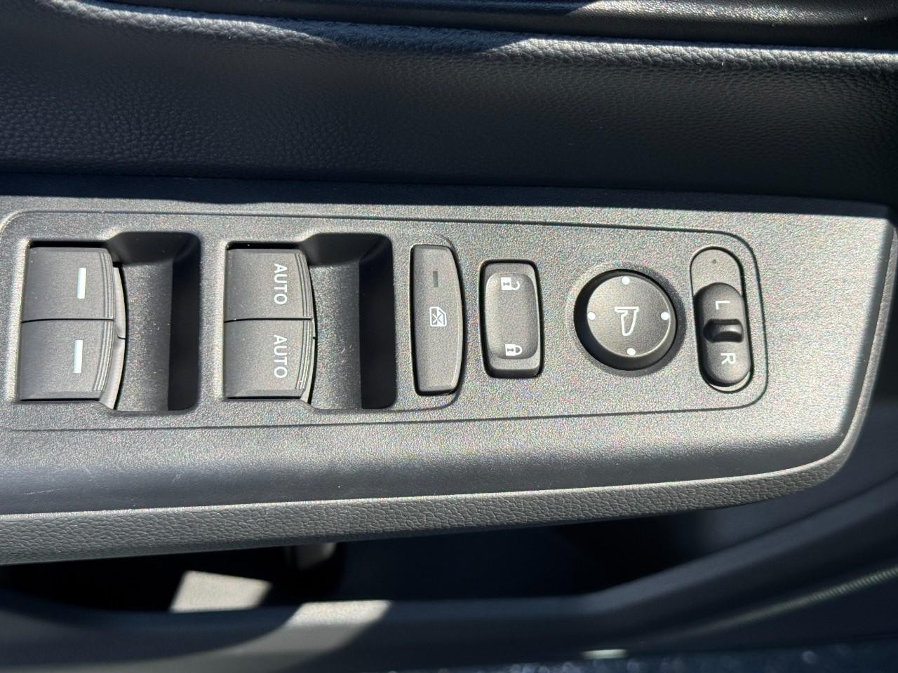 Honda CR-V Vehicle Full-screen Gallery Image 17