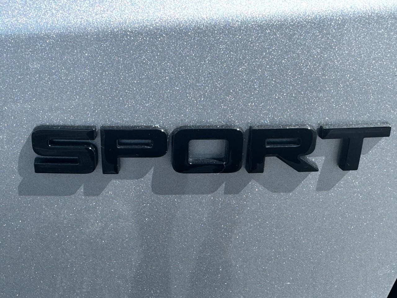 Honda CR-V Hybrid Vehicle Full-screen Gallery Image 06
