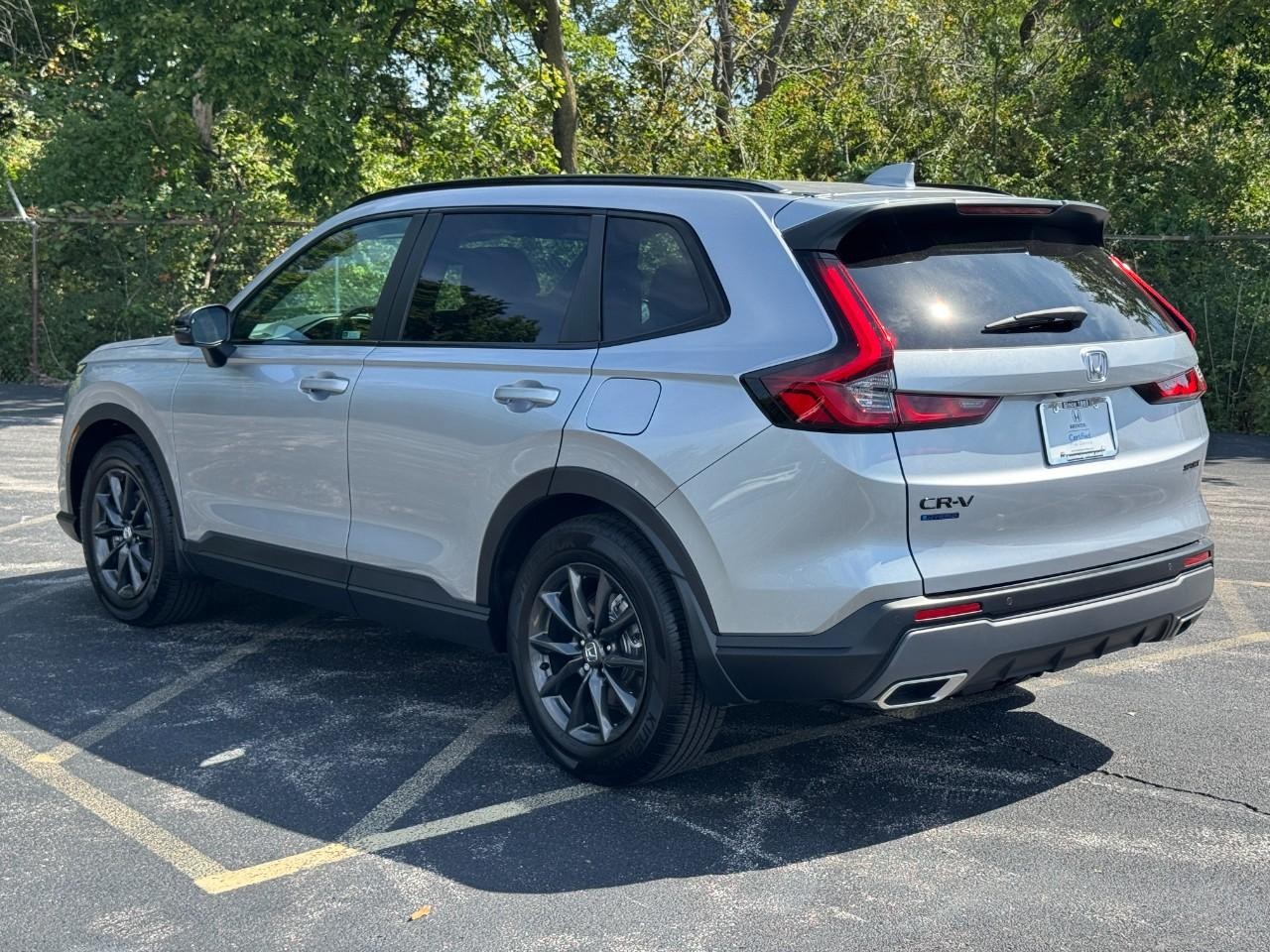 Honda CR-V Hybrid Vehicle Full-screen Gallery Image 10