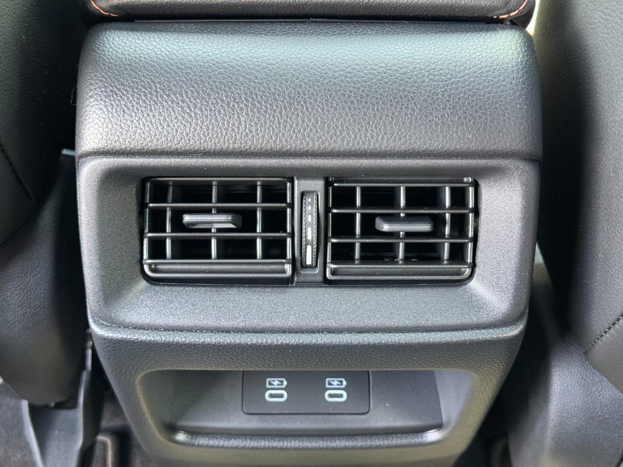 Honda CR-V Hybrid Vehicle Full-screen Gallery Image 16