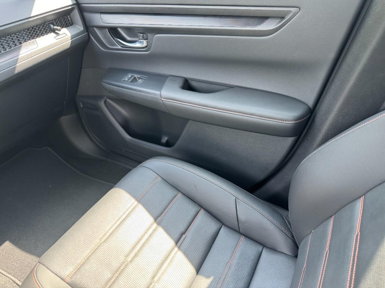 Honda CR-V Hybrid Vehicle Full-screen Gallery Image 23