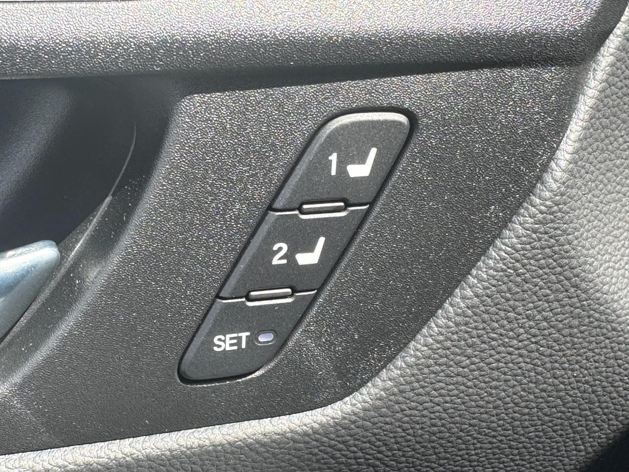 Honda CR-V Hybrid Vehicle Full-screen Gallery Image 27
