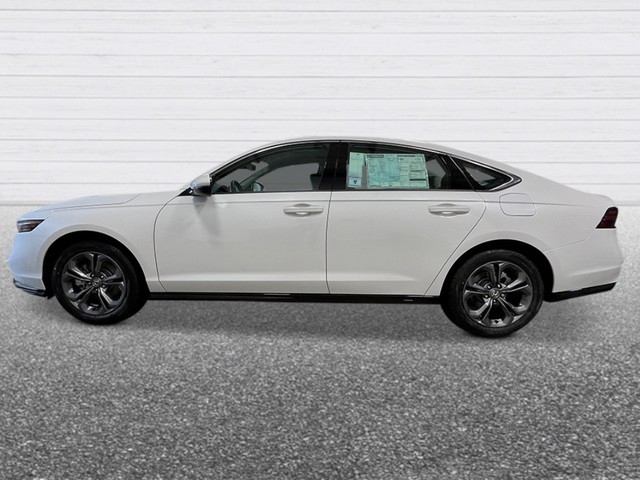 Honda Accord Hybrid Vehicle Full-screen Gallery Image 03