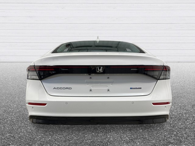 Honda Accord Hybrid Vehicle Full-screen Gallery Image 05