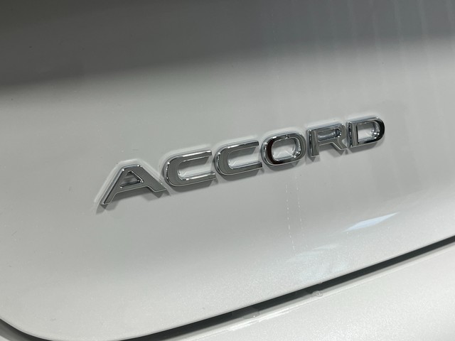 Honda Accord Hybrid Vehicle Full-screen Gallery Image 07