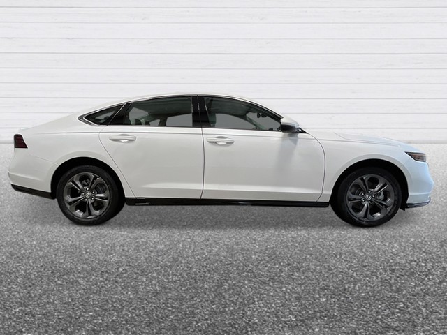 Honda Accord Hybrid Vehicle Full-screen Gallery Image 09