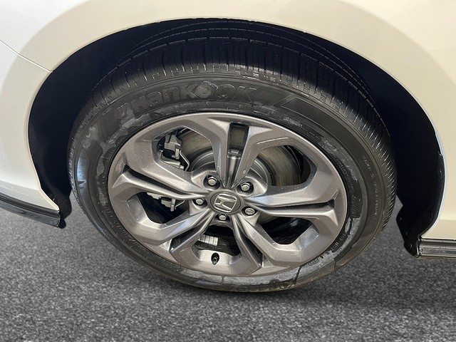 Honda Accord Hybrid Vehicle Full-screen Gallery Image 12