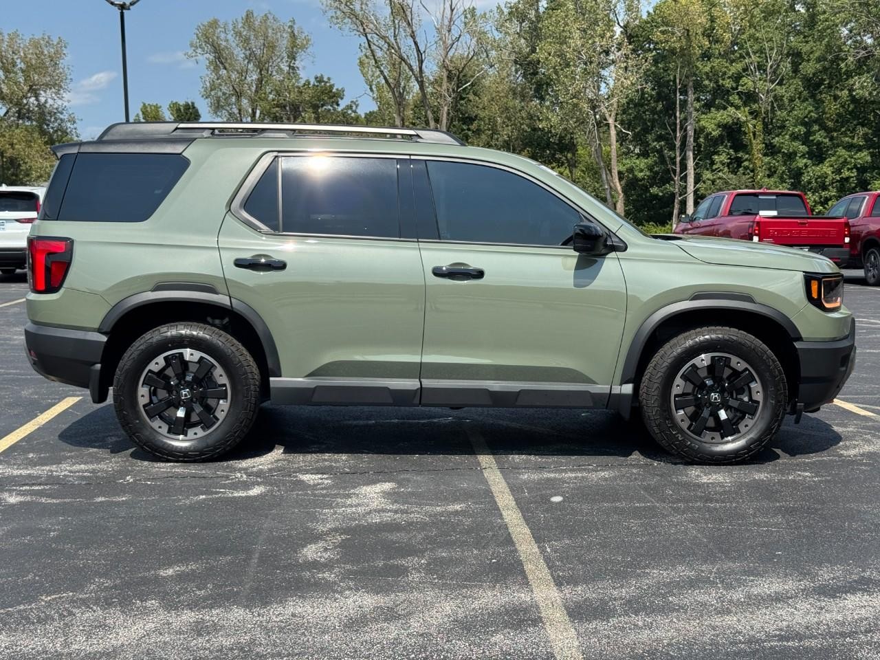Honda Passport Vehicle Full-screen Gallery Image 03