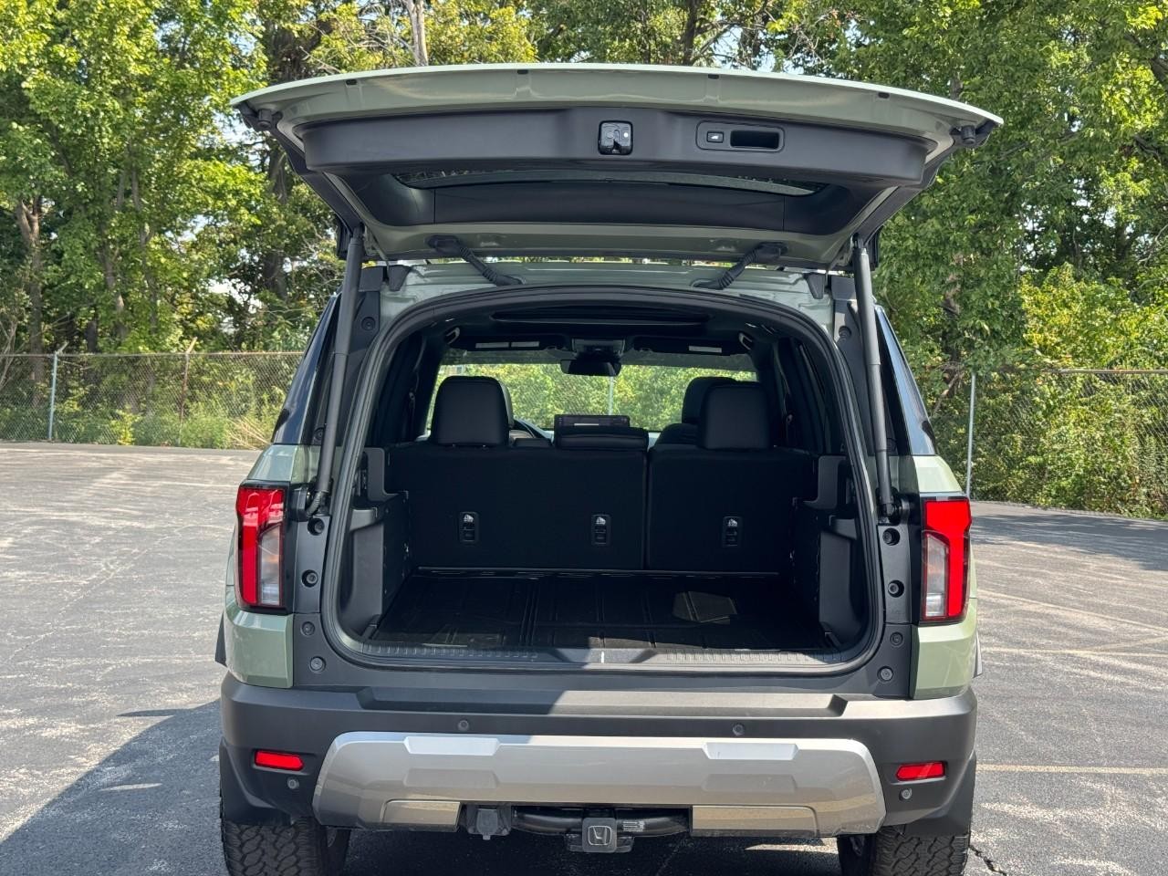 Honda Passport Vehicle Full-screen Gallery Image 06