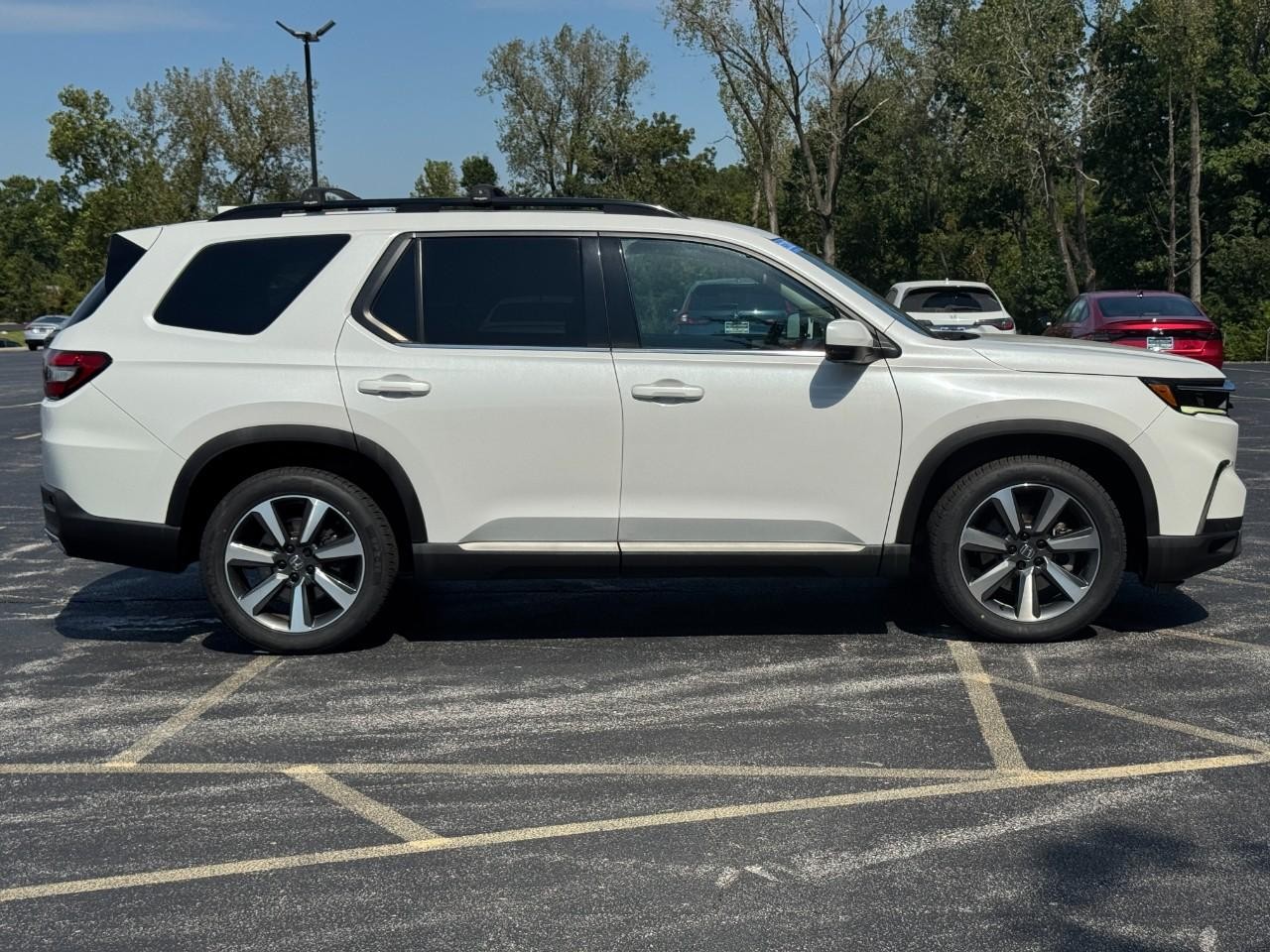 Honda Pilot Vehicle Full-screen Gallery Image 03