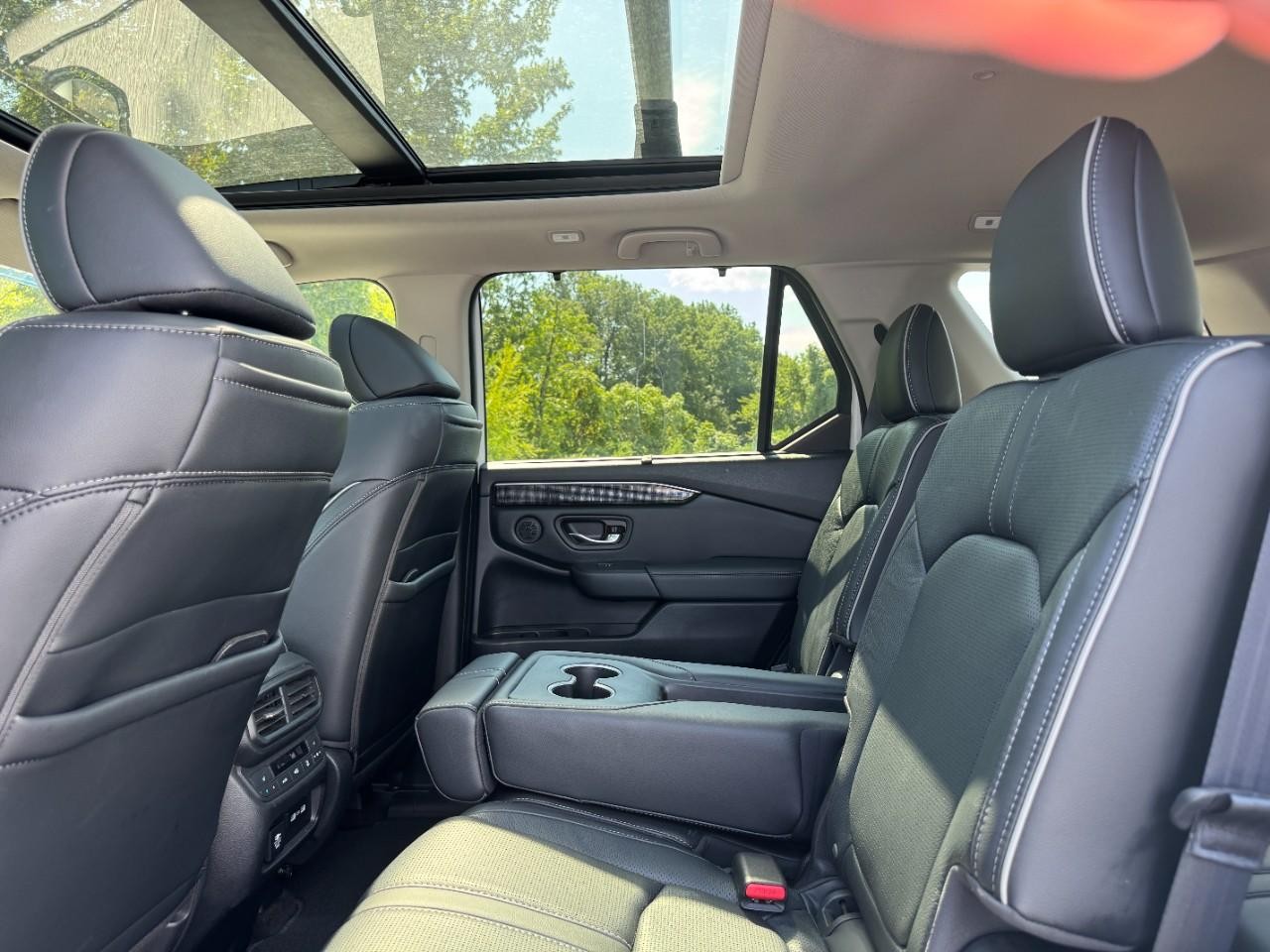 Honda Pilot Vehicle Full-screen Gallery Image 12