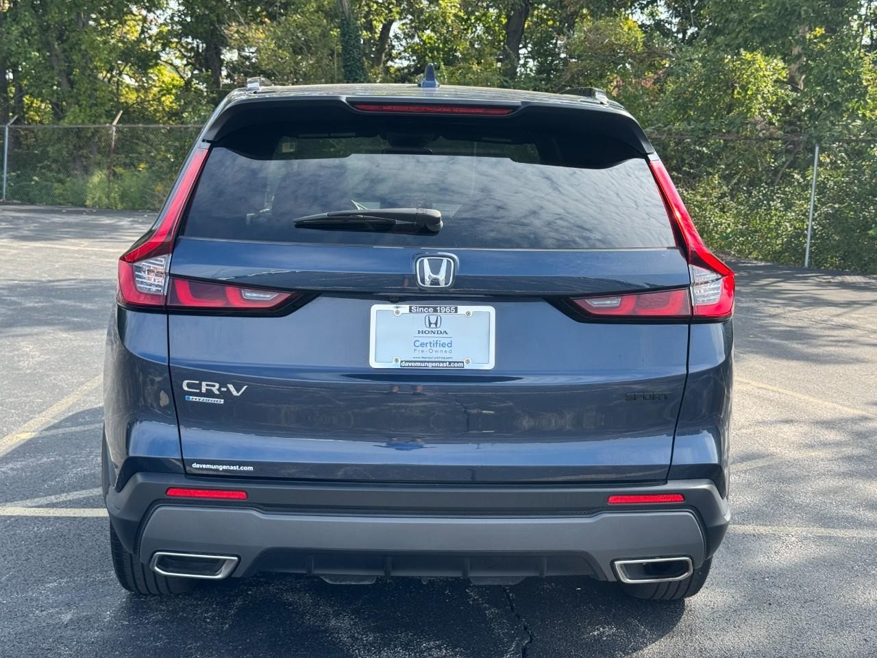Honda CR-V Hybrid Vehicle Full-screen Gallery Image 07