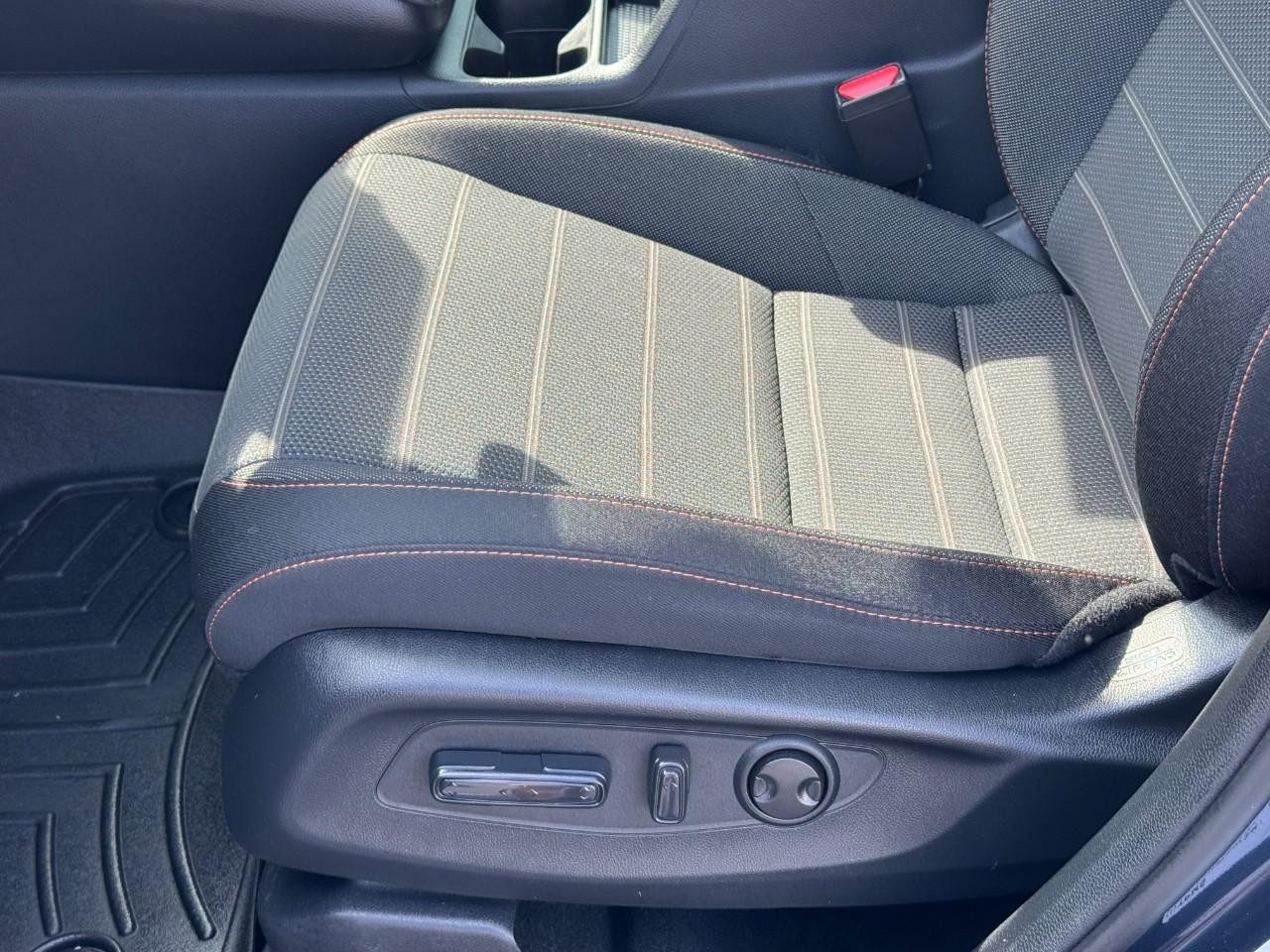 Honda CR-V Hybrid Vehicle Full-screen Gallery Image 18