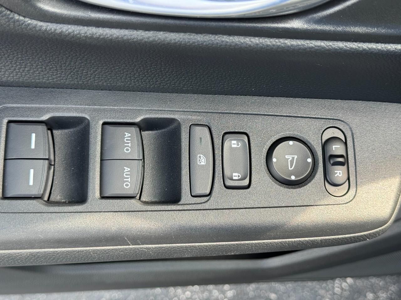 Honda CR-V Hybrid Vehicle Full-screen Gallery Image 19