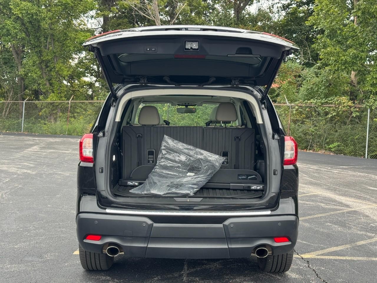 Subaru Ascent Vehicle Full-screen Gallery Image 06