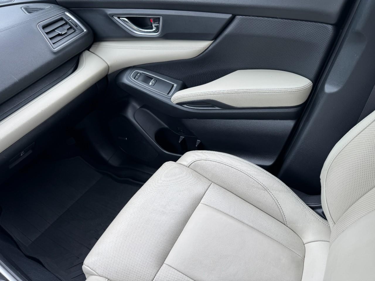 Subaru Ascent Vehicle Full-screen Gallery Image 18