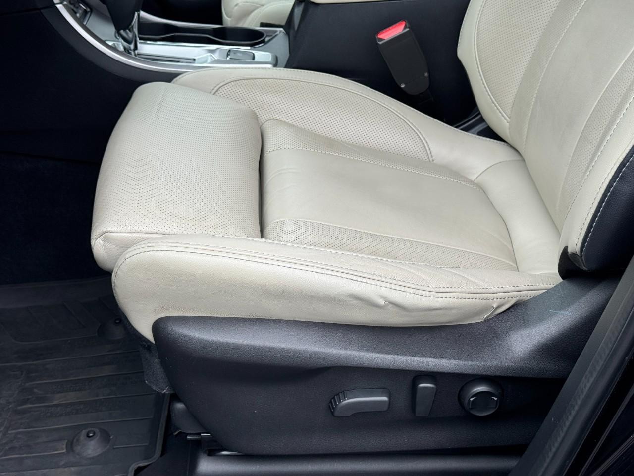 Subaru Ascent Vehicle Full-screen Gallery Image 19