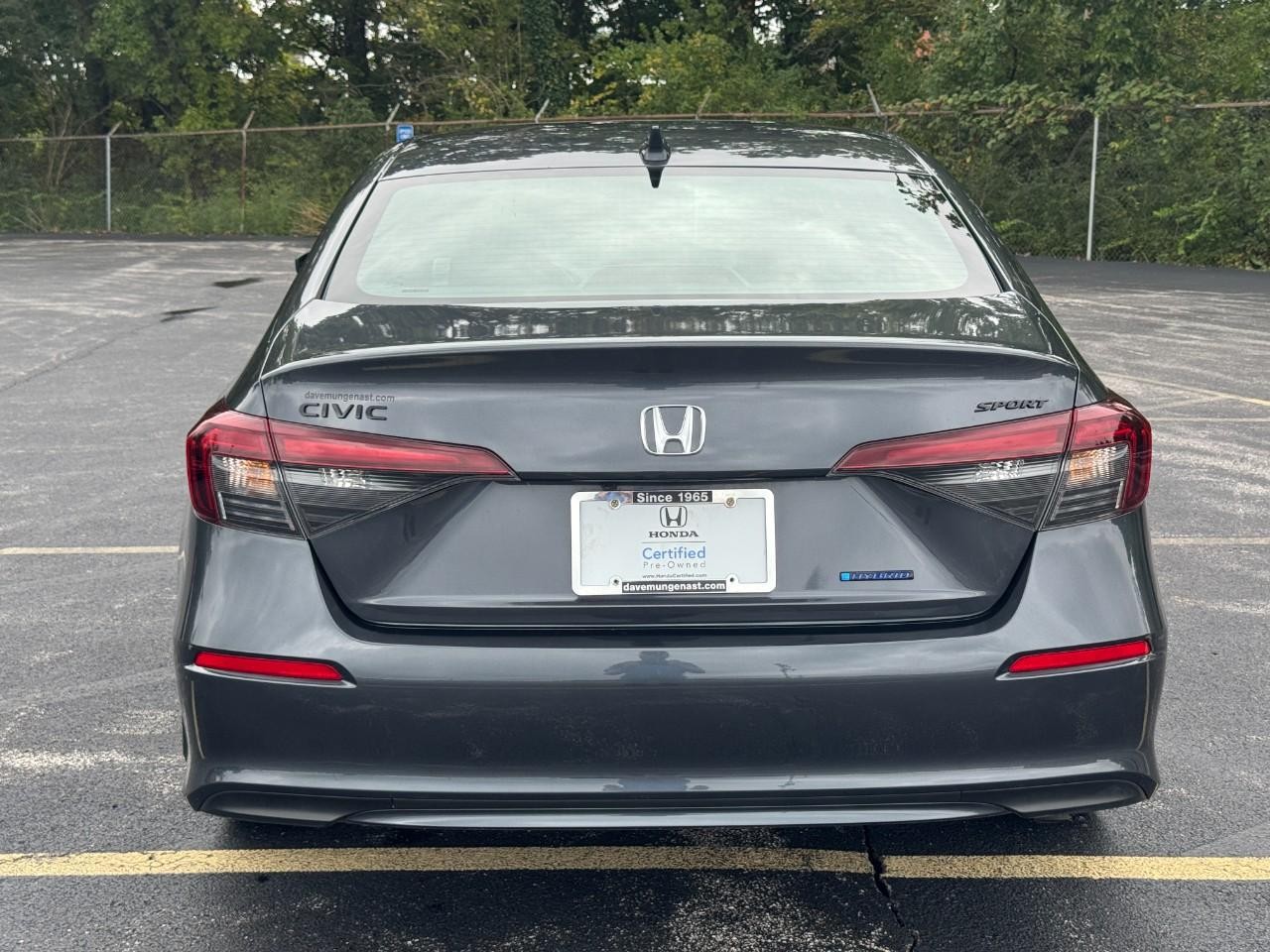 Honda Civic Sedan Hybrid Vehicle Full-screen Gallery Image 07