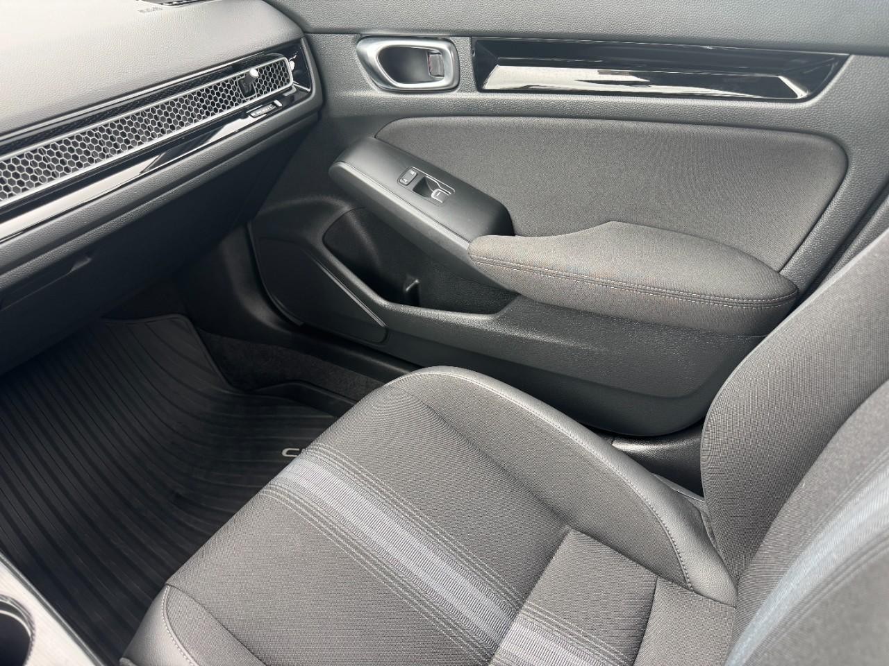 Honda Civic Sedan Hybrid Vehicle Full-screen Gallery Image 17