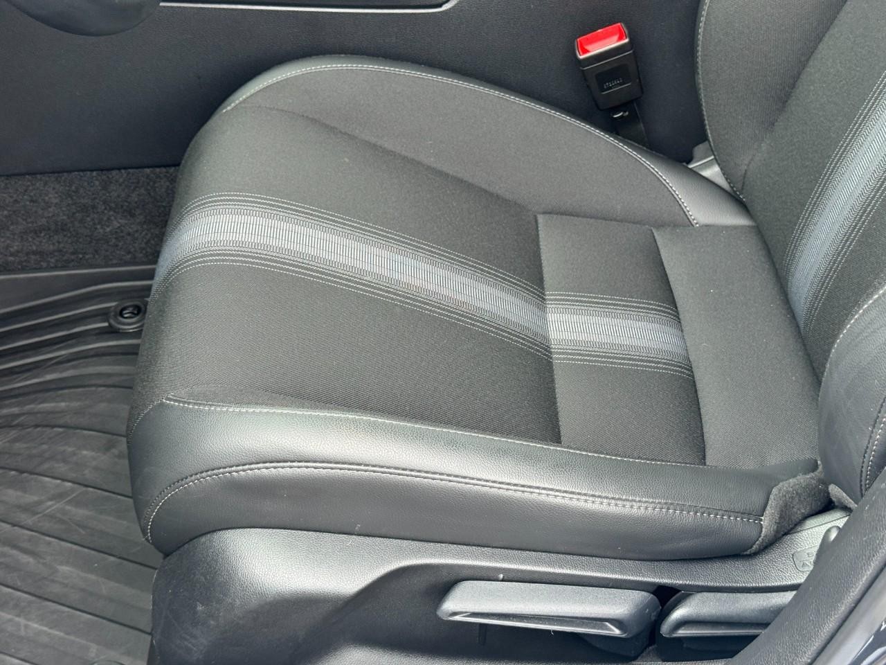 Honda Civic Sedan Hybrid Vehicle Full-screen Gallery Image 18