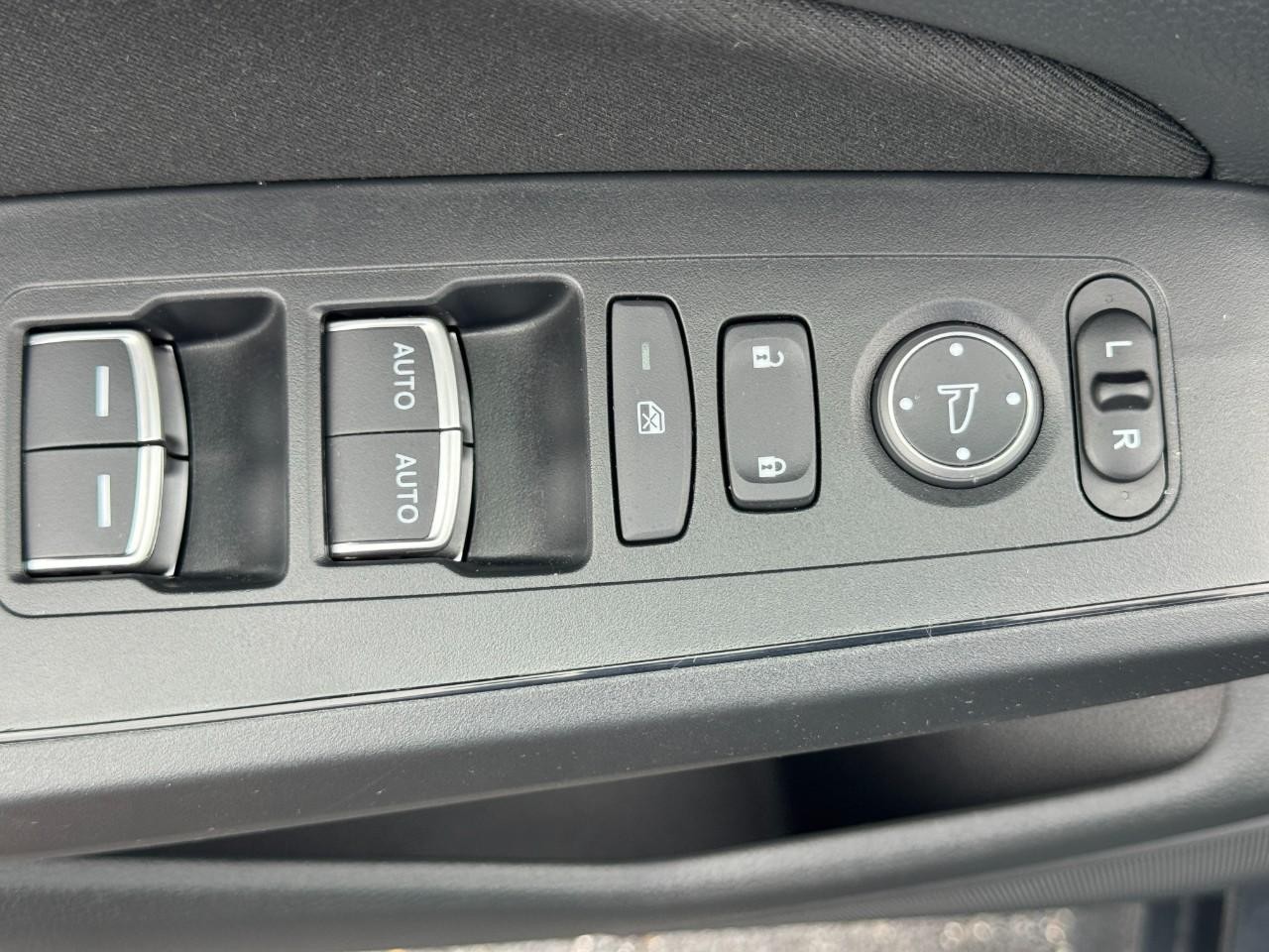 Honda Civic Sedan Hybrid Vehicle Full-screen Gallery Image 19