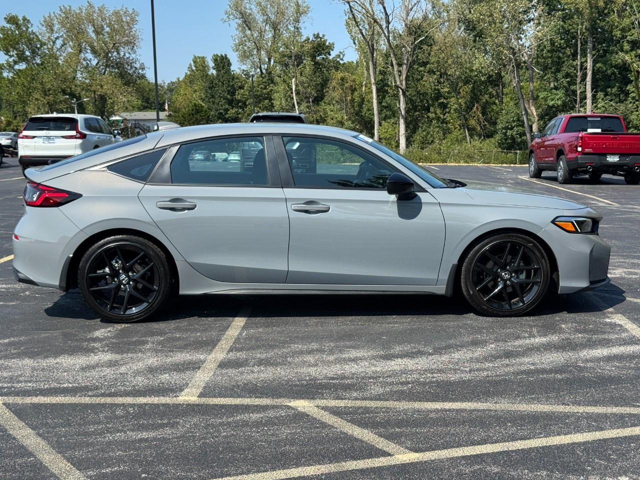Honda Civic Hatchback Vehicle Full-screen Gallery Image 03