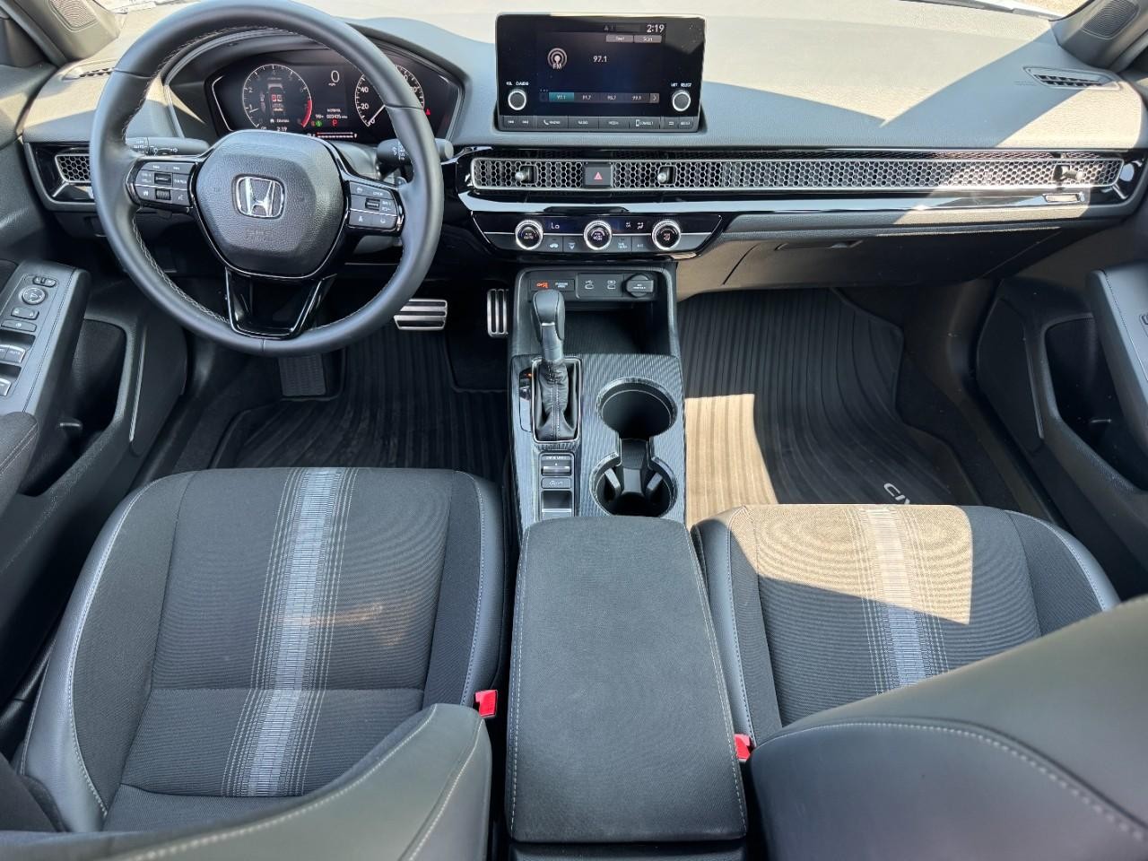 Honda Civic Hatchback Vehicle Full-screen Gallery Image 13