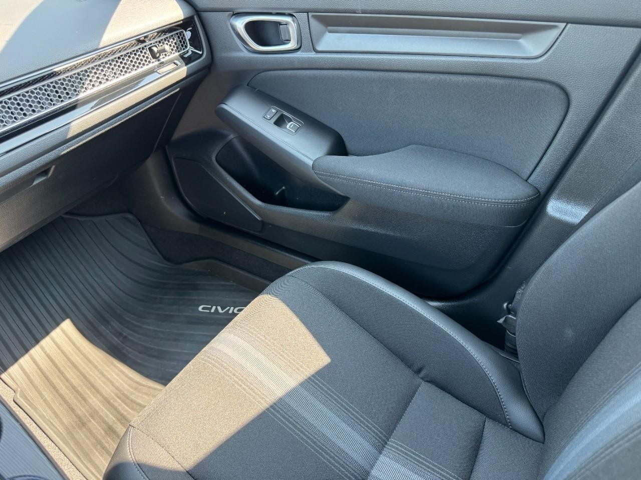 Honda Civic Hatchback Vehicle Full-screen Gallery Image 17
