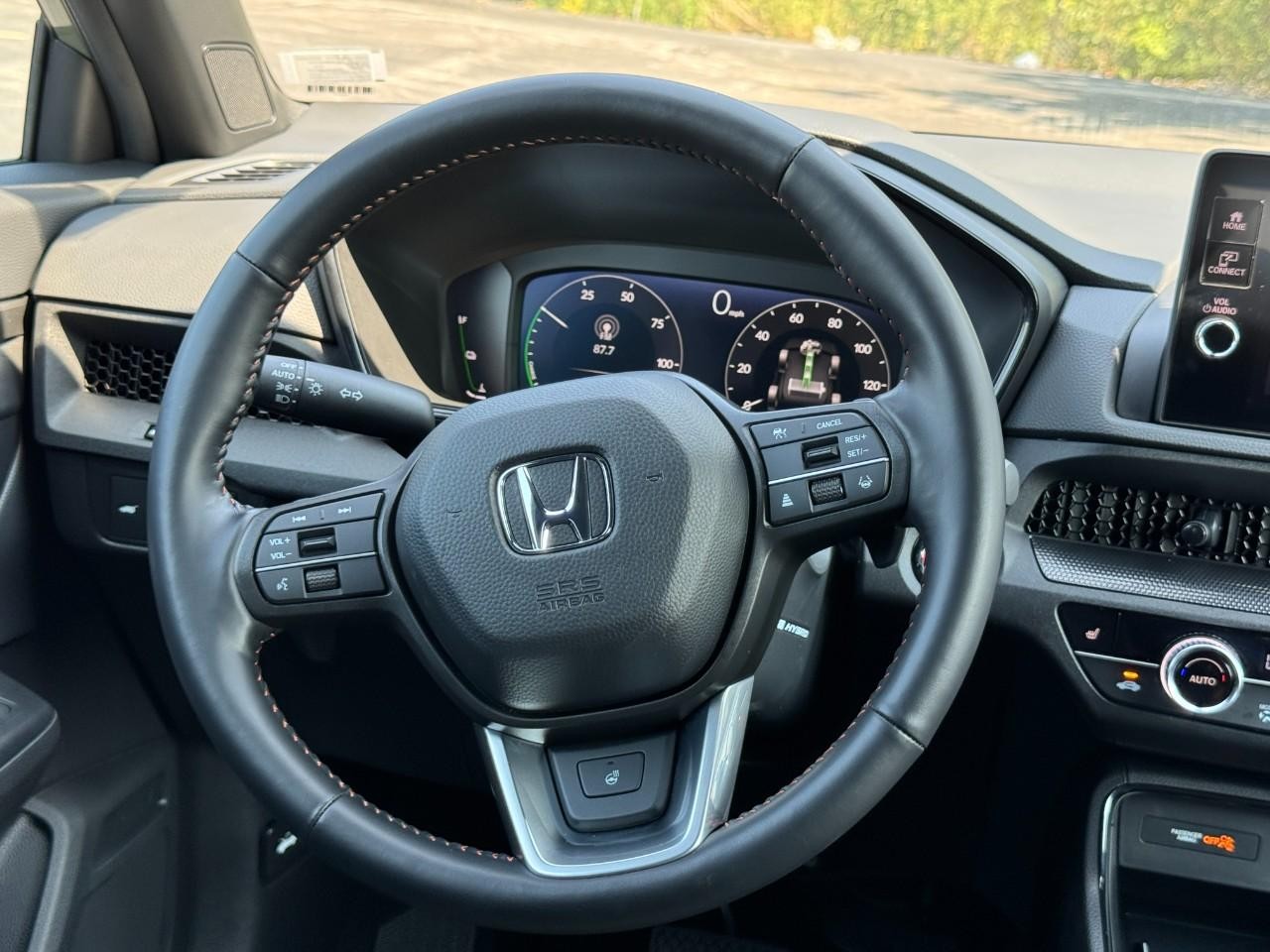 Honda CR-V Hybrid Vehicle Full-screen Gallery Image 15