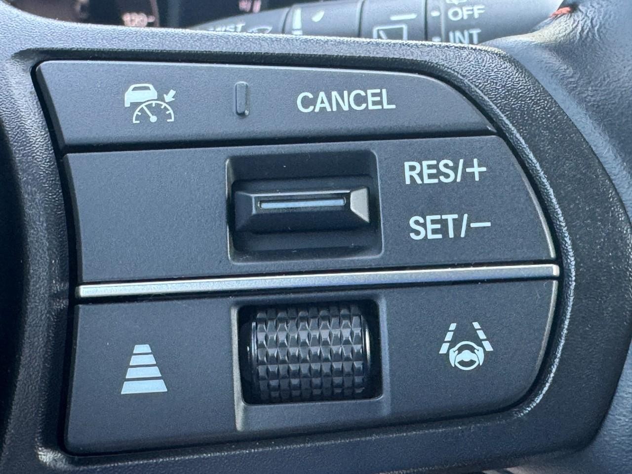 Honda CR-V Hybrid Vehicle Full-screen Gallery Image 22