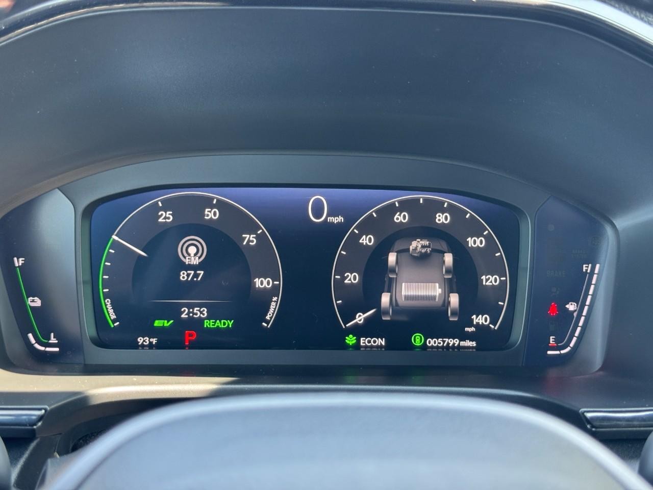 Honda CR-V Hybrid Vehicle Full-screen Gallery Image 24