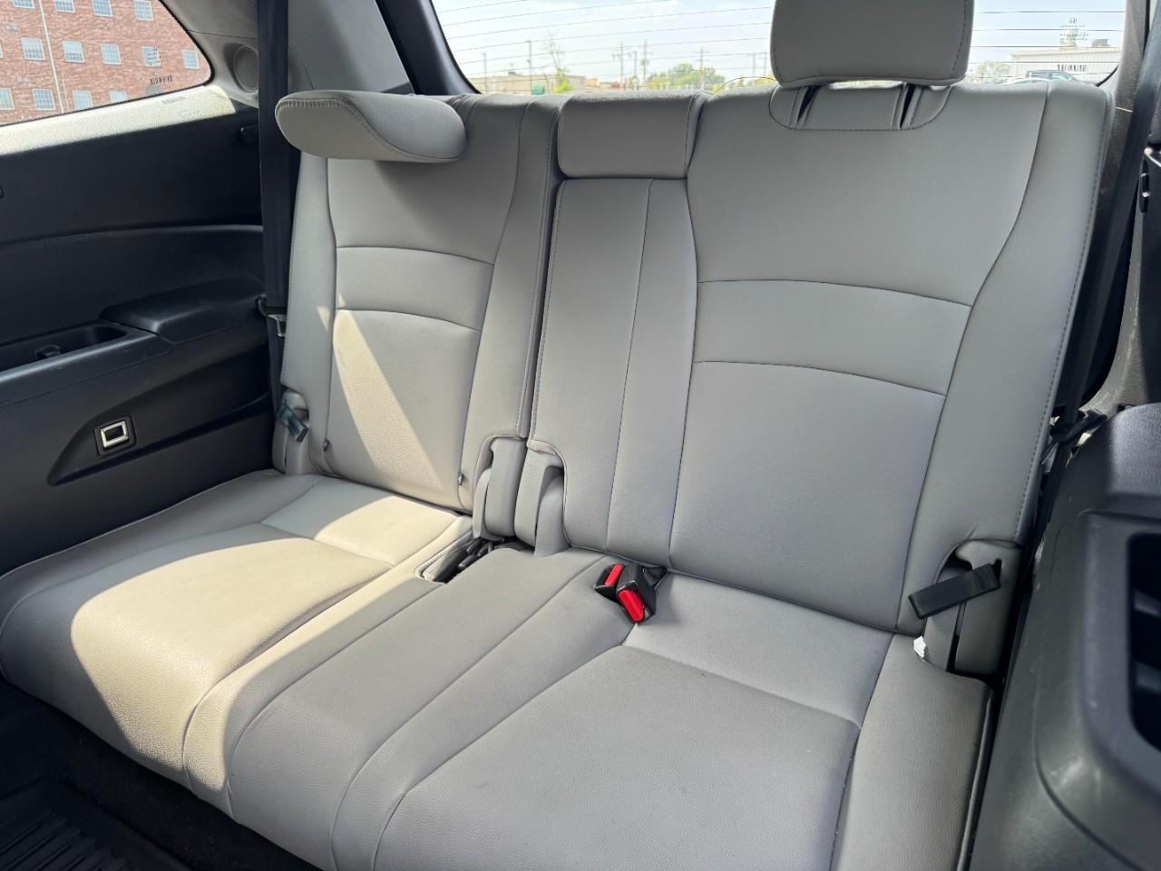 Honda Pilot Vehicle Full-screen Gallery Image 13