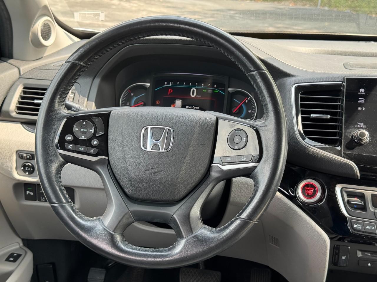 Honda Pilot Vehicle Full-screen Gallery Image 16