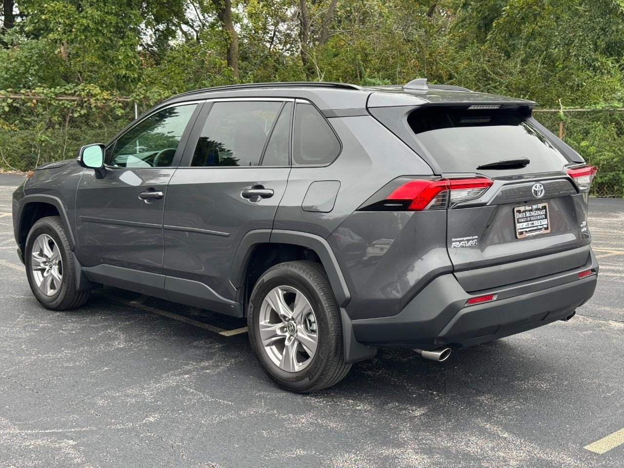 Toyota RAV4 Vehicle Full-screen Gallery Image 07