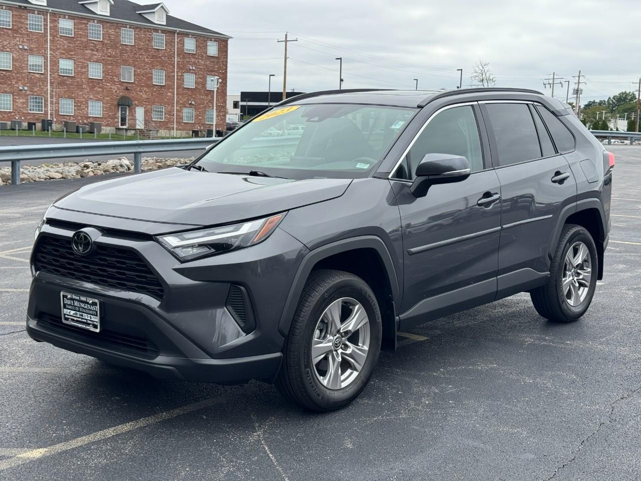 Toyota RAV4 Vehicle Full-screen Gallery Image 09
